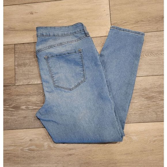 Old Navy Super Skinny Ankle Jeans - Picture 2 of 4